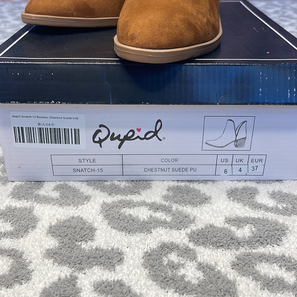 ๐Womens Snatch Chestnut Booties๐ - Picture 6 of 8